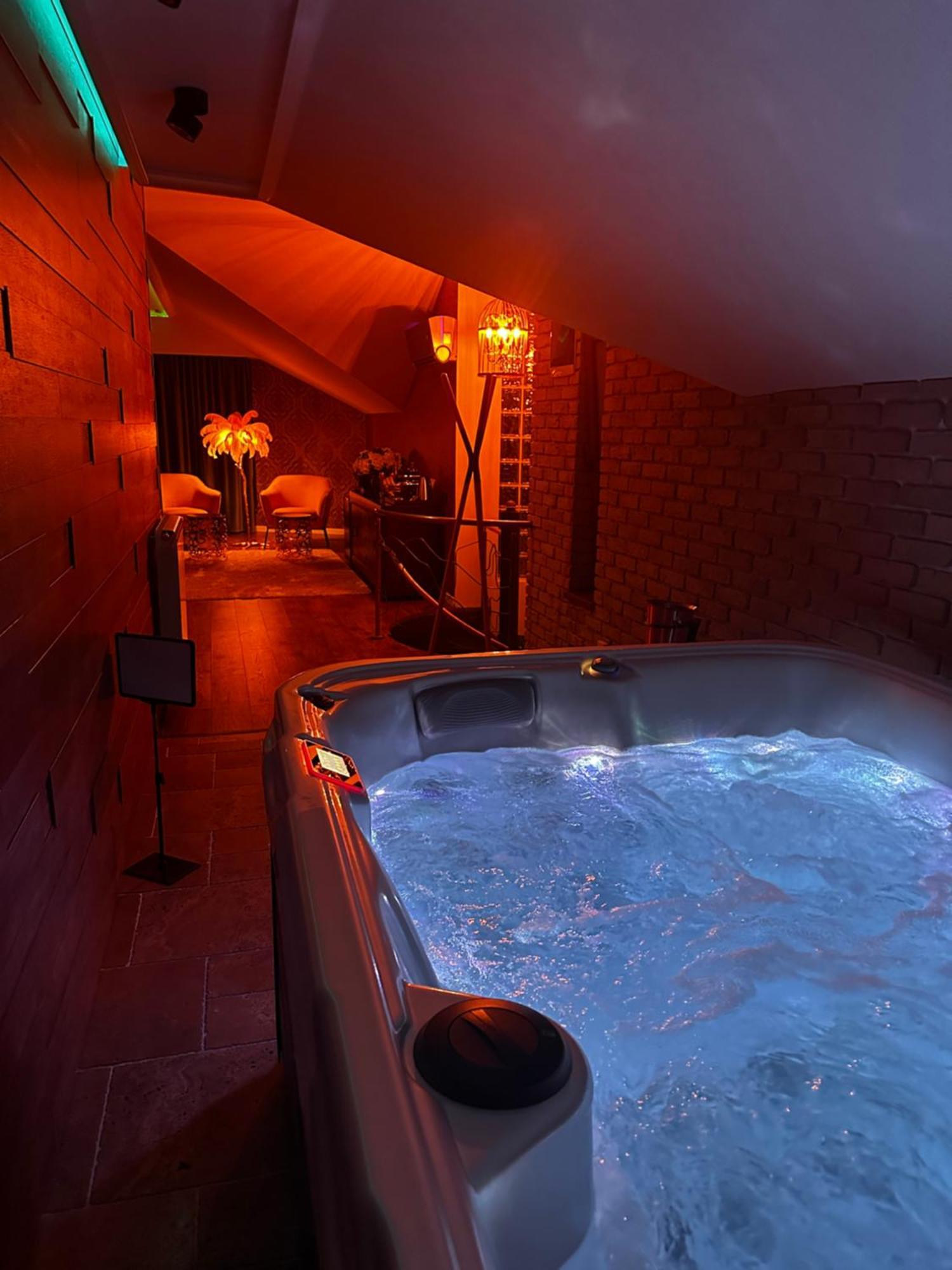 The Residence Central Jacuzzi Boutique  Cluj-Napoca Extérieur photo