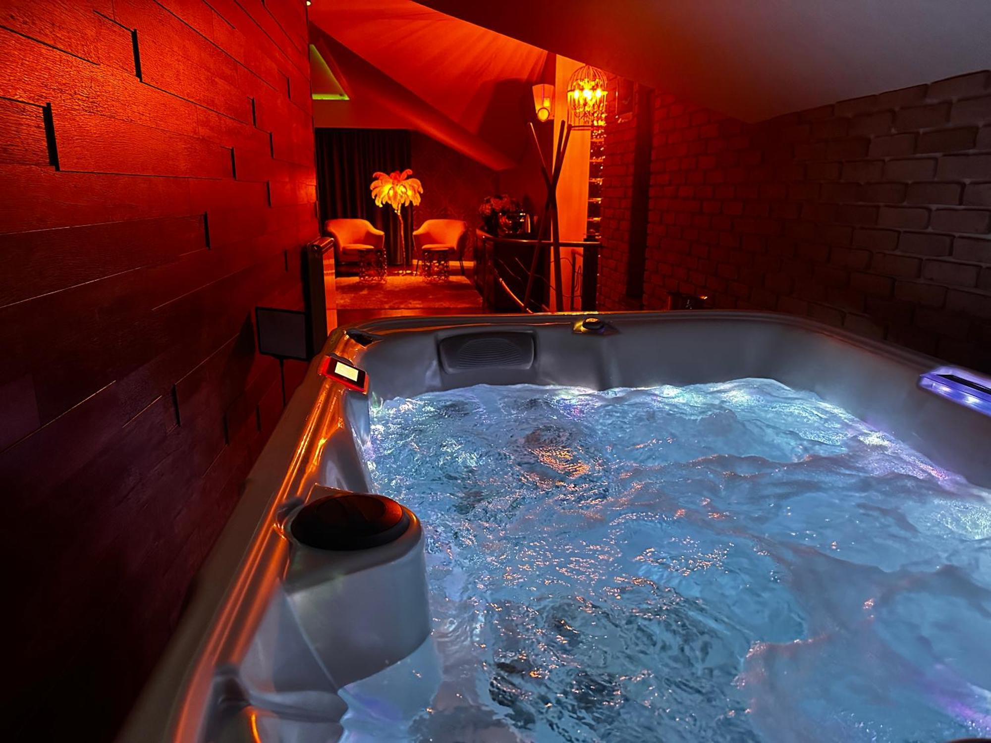 The Residence Central Jacuzzi Boutique  Cluj-Napoca Extérieur photo