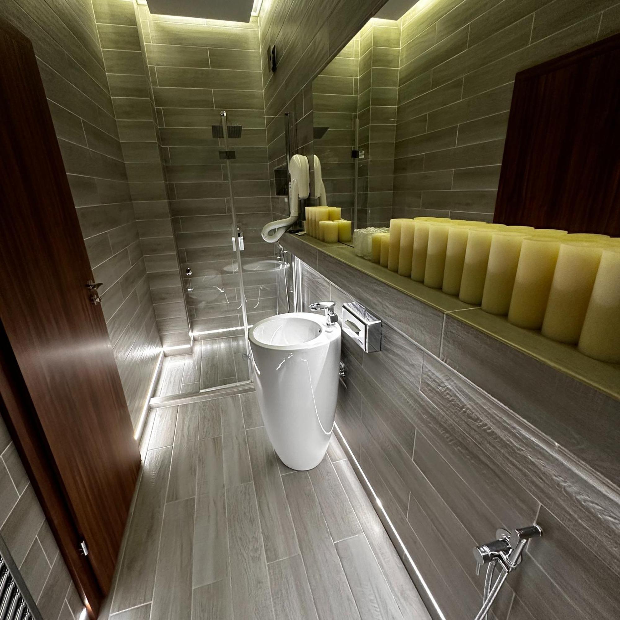 The Residence Central Jacuzzi Boutique  Cluj-Napoca Extérieur photo