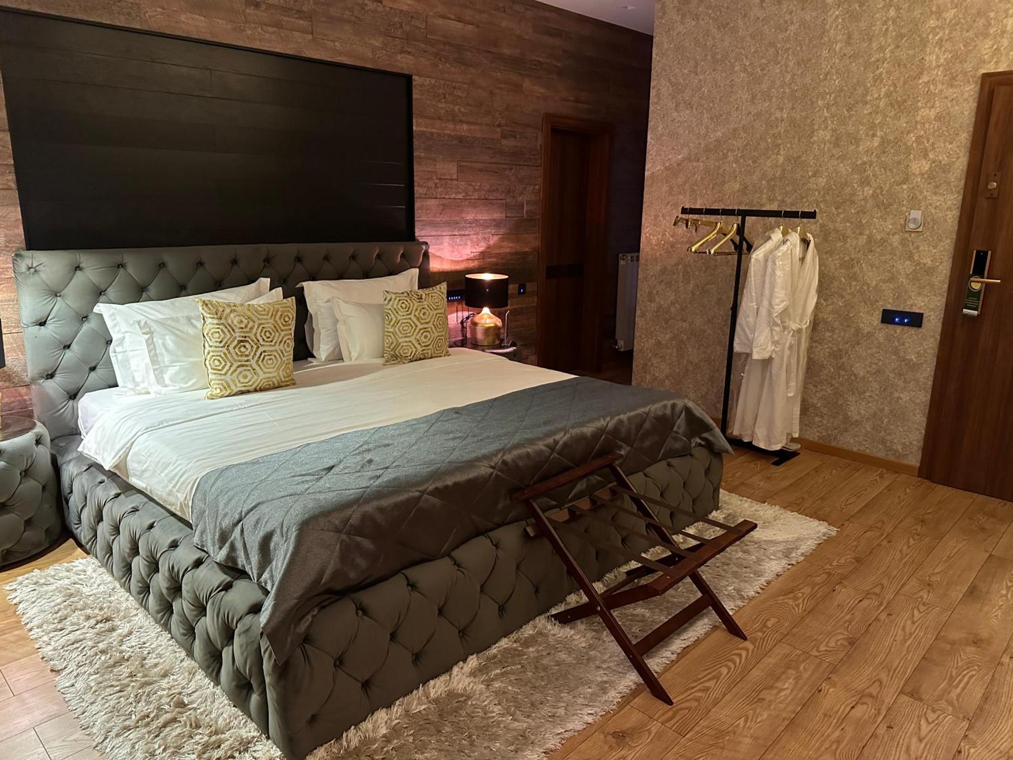 The Residence Central Jacuzzi Boutique  Cluj-Napoca Extérieur photo