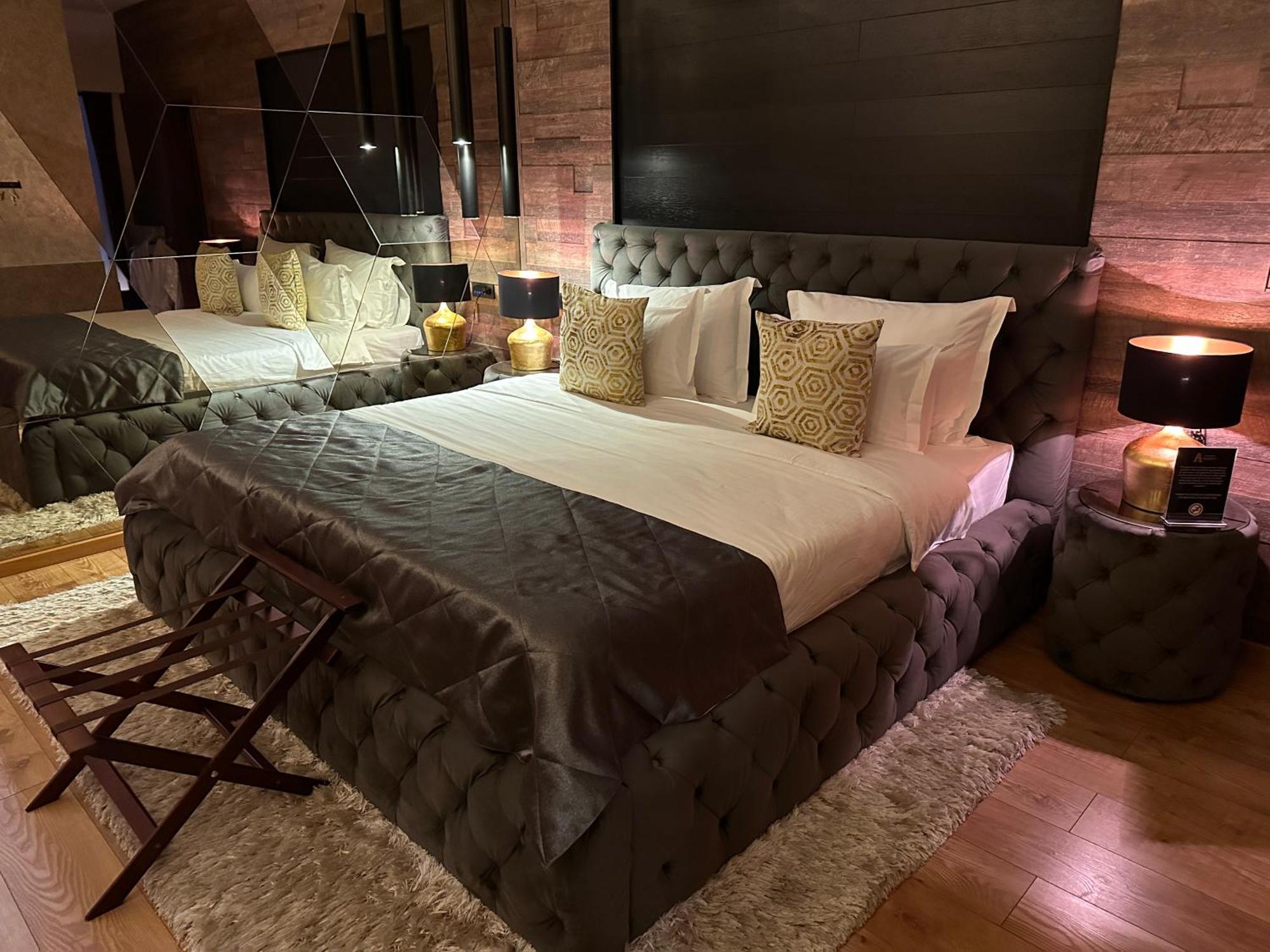 The Residence Central Jacuzzi Boutique  Cluj-Napoca Extérieur photo