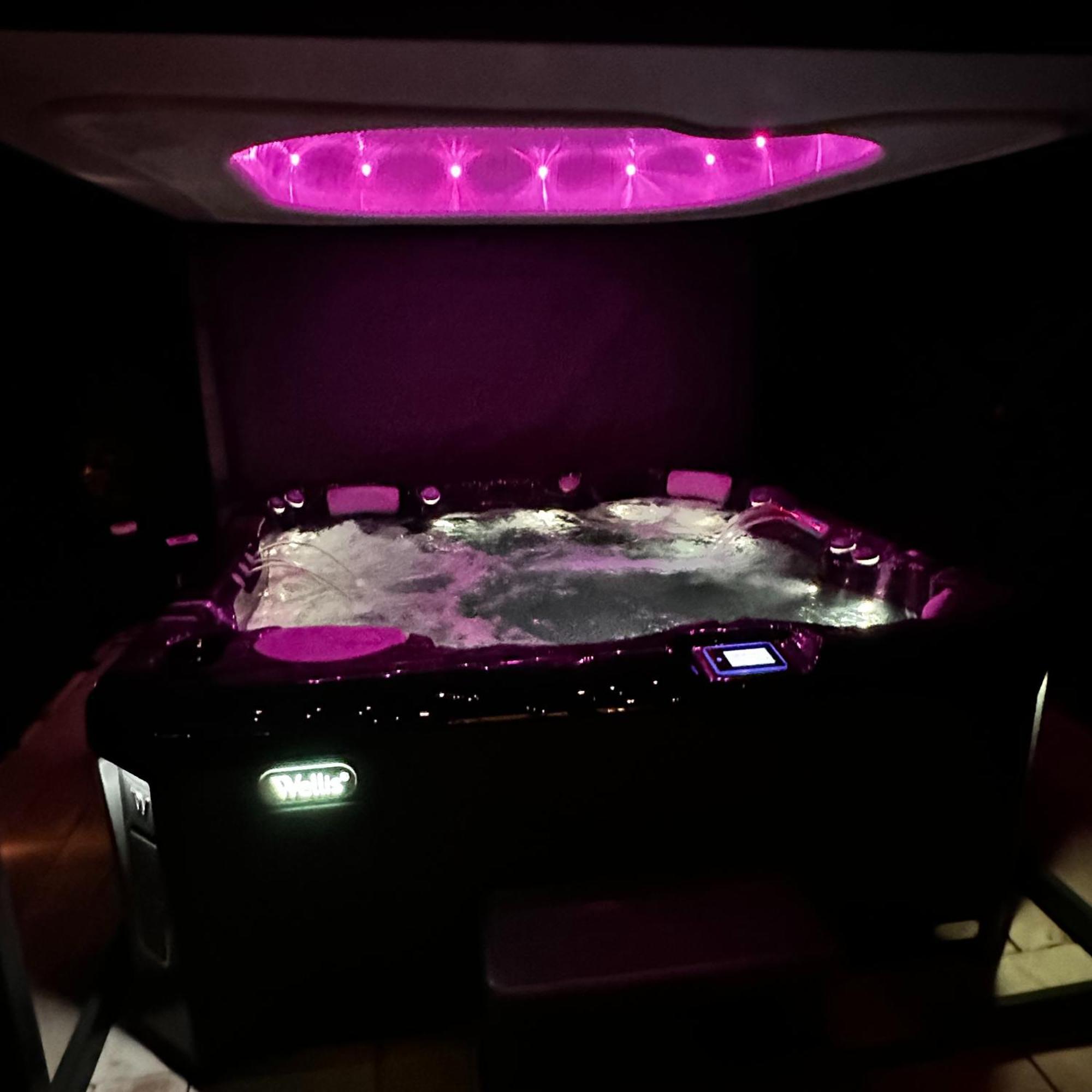 The Residence Central Jacuzzi Boutique  Cluj-Napoca Extérieur photo